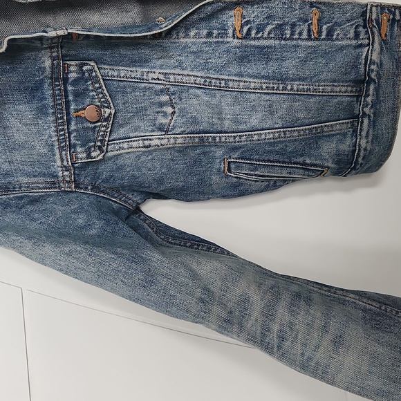 GAP distressed denim jacket - Picture 3 of 3